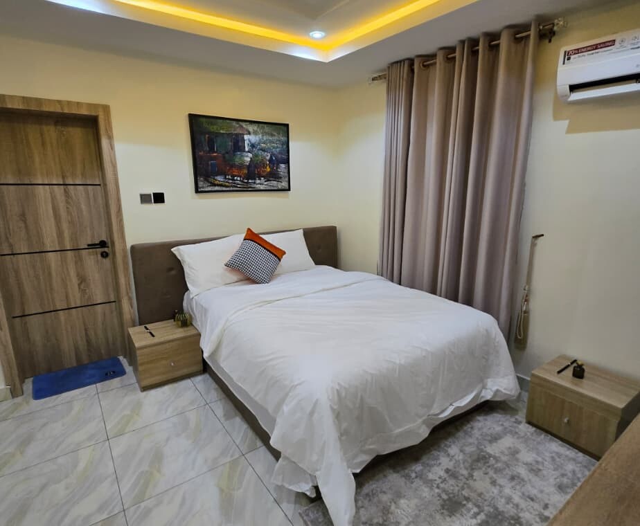 1 bedroom shortlet apartment bedroom